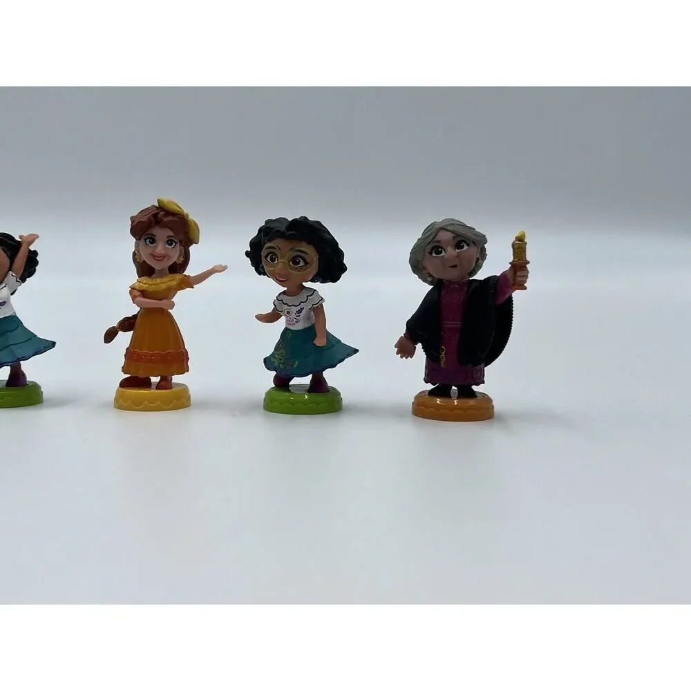 DISNEY ENCANTO MADRIGAL FAMILY 24 Days Of SURPRISES 6 FIGURES